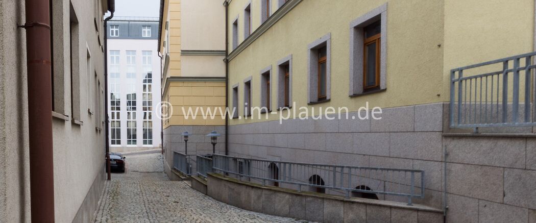 Zentrale 2-Zimmer-Dachgeschosswohnung in Auerbach – frisch renoviert & sofort beziehbar! - Photo 1