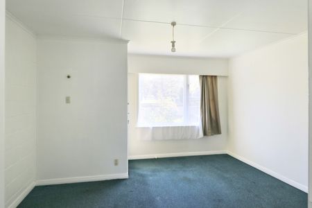 Sunny bedsit in a park - Photo 4