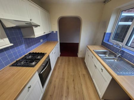 3 bedroom semi-detached house to rent - Photo 3