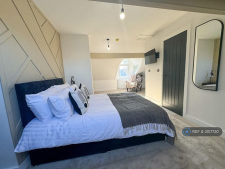 1 bedroom in a house share to rent - Photo 2