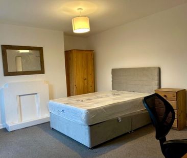 1 bedroom in a house share to rent - Photo 1