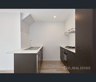 33 Stonewood Cct, Hadfield, Vic 3046 - Photo 5