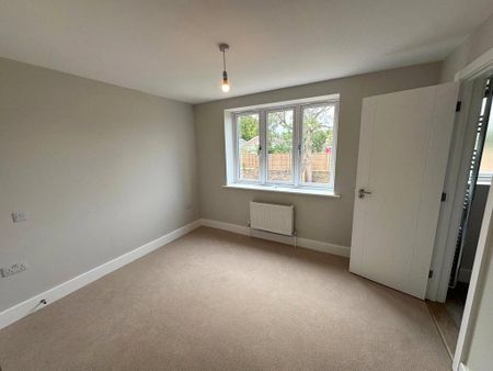 4 bedroom detached house to rent - Photo 3