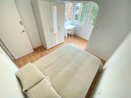 Calle de Orio, Madrid, Community of Madrid 28041 - Photo 2