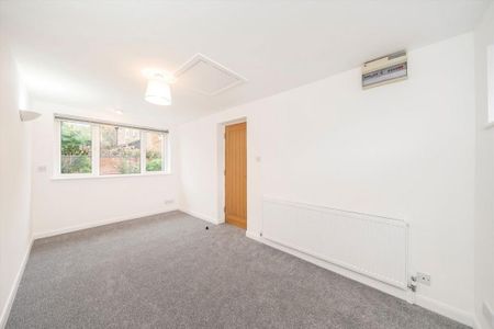 4 bedroom detached house to rent - Photo 3