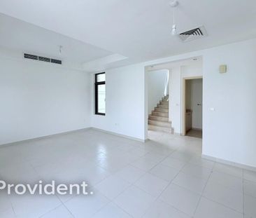 Landscaped | Spacious | Community Expert - Photo 3