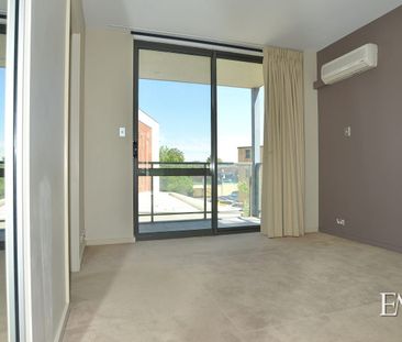 Luxury Riverside Living - Photo 4