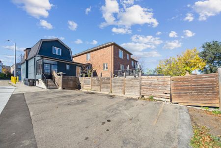 For Lease - 681 Scarlett Road Unit# Upper Level, Toronto, Ontario - Photo 4