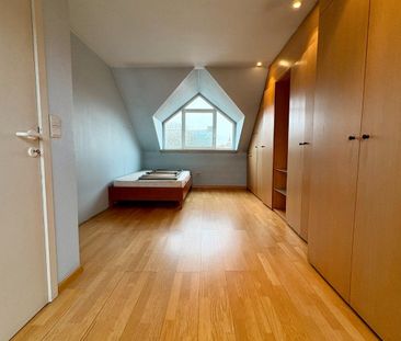Lichtrijk duplex appartement met 3 slaapkamers en 2 badkamers in he... - Photo 3