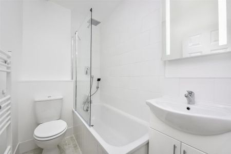 3 bedroom flat to rent - Photo 3