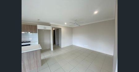 Modern Three Bedroom Duplex! - Photo 5
