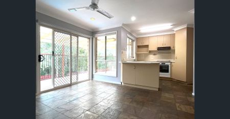 Modern Family Home in cul-de-sac with a pool - Photo 5