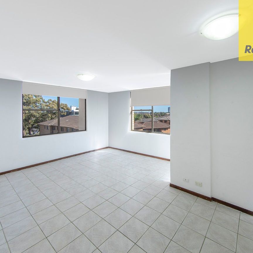 LARGE 3 BEDROOM UNIT IN GOOD STREET - Photo 1