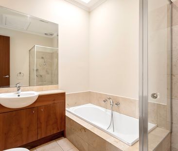 5/350 Auburn Rd, Hawthorn VIC 3122 - Townhouse For Rent | Domain - Photo 2