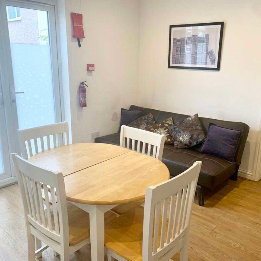 Mount Road Room 1 - Photo 1