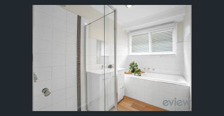 35 Daphne Crescent, Werribee, Vic 3030 - Photo 2