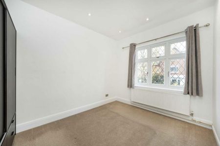 3 bedroom flat to rent - Photo 3