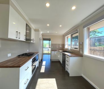 25 Tully Road, Clarinda VIC 3169 - House For Rent | Domain - Photo 4