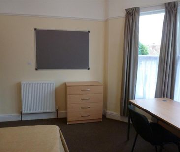 7 bedroom end of terrace house to rent - Photo 3