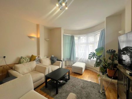 3 bedroom flat to rent - Photo 2