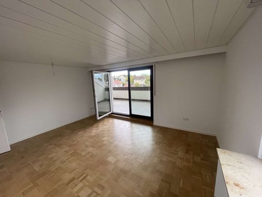 Hochwertig renovierte 2,5-Zimmer-Wohnung mit großer Loggia, Einbauküche und Toplage in Ispringen - Photo 1