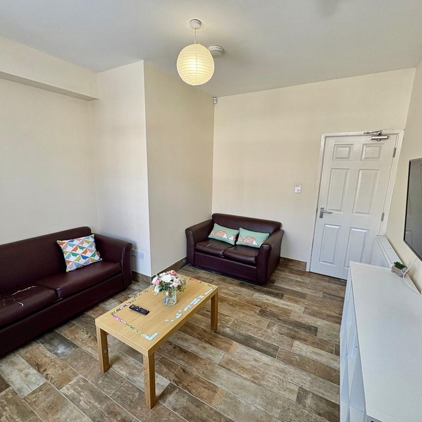 5 Bed Terraced House, Pomona St, S11 - Photo 1