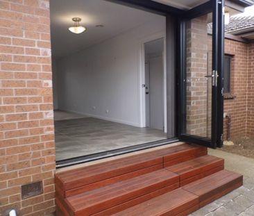 Refurbished two bedroom unit in quiet and convenient location - Photo 3