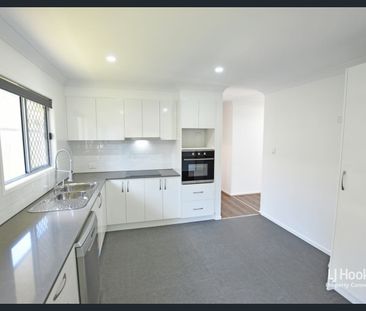 Stylishly Renovated Home – Ac in every bedroom - Photo 6