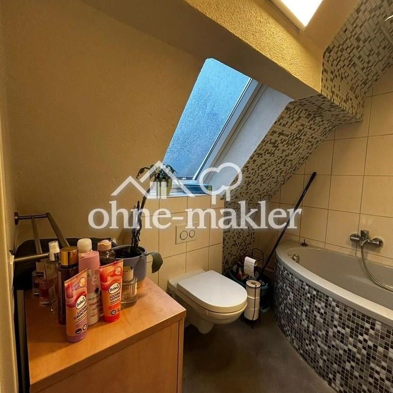 Schöne DG Wohnung für Singles - Foto 1