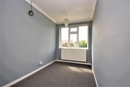 3 bedroom semi-detached for rent - Photo 2