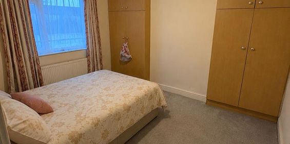 1 bedroom in a house share to rent - Photo 3