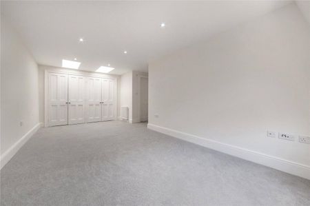 2 bedroom flat in Bloomsbury - Photo 5