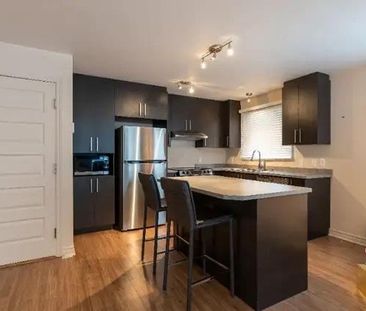 Grand 5 1/2, accès ascenseur privée! - Photo 2
