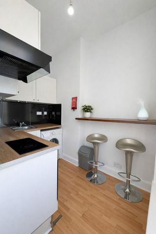 Studio to rent - Photo 2