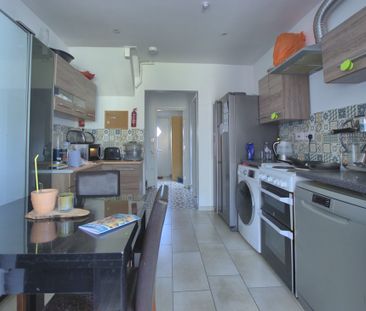 A well presented furnished double bedroom on the first floor in thi... - Photo 1