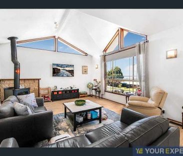 “A well-maintained and stylish home” - Photo 2
