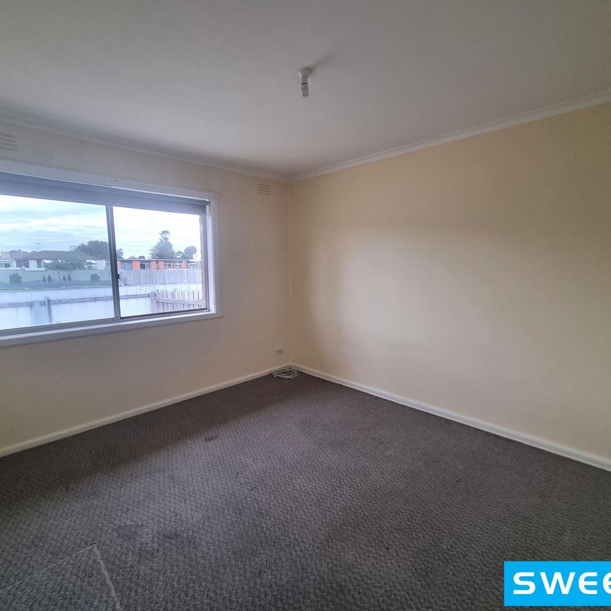 Short Walk To All Amenities! - Photo 1
