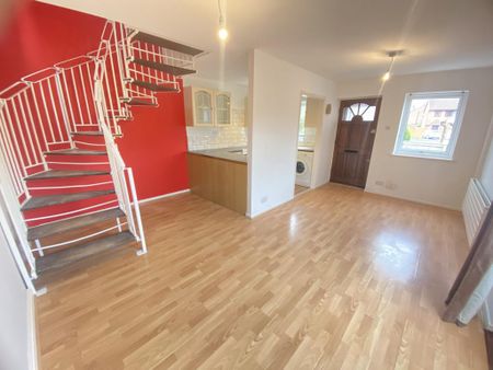 2 bedroom semi-detached house to rent - Photo 4