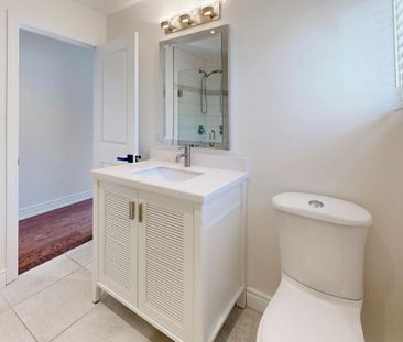 For Lease - 42 Buchanan Crescent, Aurora, Ontario - Photo 2