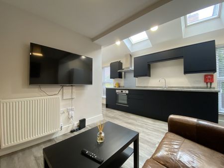 3 bed Apartment for Rent - Photo 2