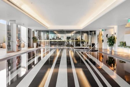 Exciting Harbourside Facing Studio Apartment - Photo 2