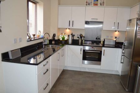 Guide Price £1,250 pcm - Under Offer - Photo 4