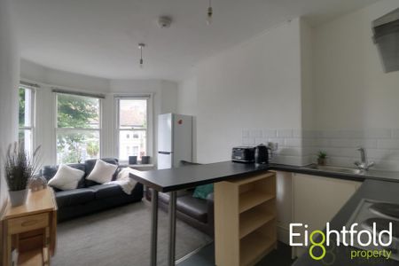 4 bedroom maisonette to rent - Photo 2