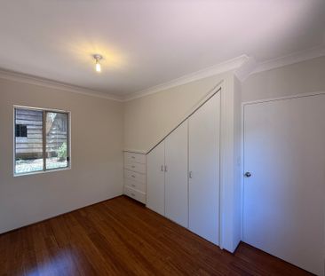 Spacious 3-Bedroom Townhouse in the Heart of Waverley! - Photo 1