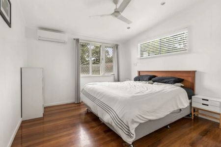 Stylish 3-Bedroom Entertainer in Prime Northside Location - Photo 5