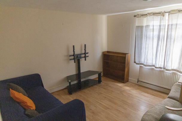 4 bed house to rent in The Cross, Wivenhoe - Photo 1