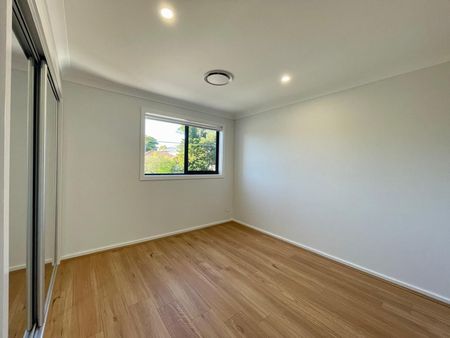 LUXURY 5 BEDROOM DUPLEX - PEAKHURST For Rent ! ! ! - Photo 3