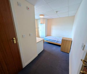 1 bedroom house of multiple occupation to rent - Photo 2