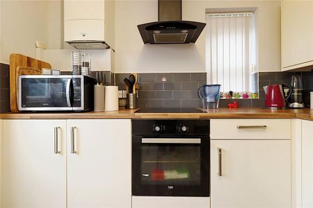 2 bedroom flat to rent - Photo 4