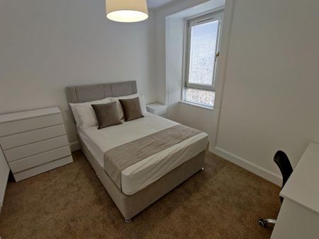 3 bedroom flat to rent - Photo 5